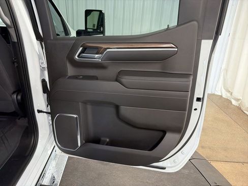 Certified 2022 Chevrolet Silverado 1500 RST w/ Max Trailering Package AWD/4WD image 19