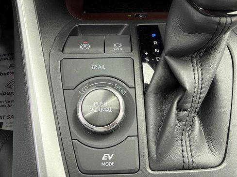 Used 2025 Toyota RAV4 Limited AWD/4WD image 23