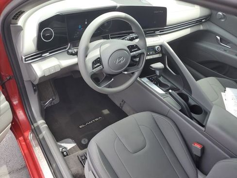Used 2024 Hyundai Elantra SEL FWD image 10