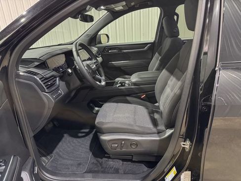 Used 2025 GMC Acadia Elevation w/ Black Edition AWD/4WD image 12