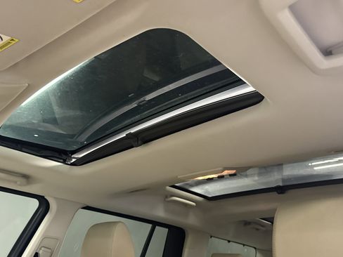 Used 2011 Land Rover LR4 HSE image 15