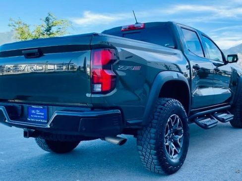 Used 2025 Chevrolet Colorado ZR2 w/ Technology Package AWD/4WD image 5