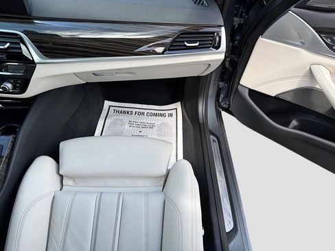 Used 2021 BMW 540i w/ Premium Package RWD image 18