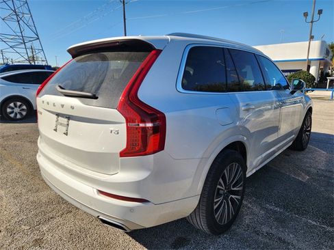 Used 2021 Volvo XC90 T5 Momentum w/ Climate Package image 5
