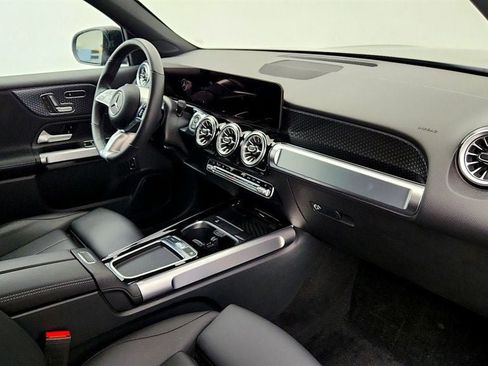 Used 2024 Mercedes-Benz GLB 250 4MATIC w/ Exclusive Package image 24