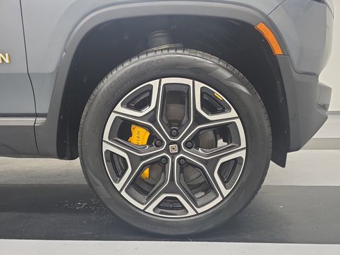 Used 2023 Rivian R1S Adventure AWD/4WD image 11