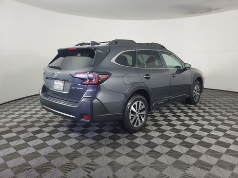 Used 2025 Subaru Outback Premium image 4