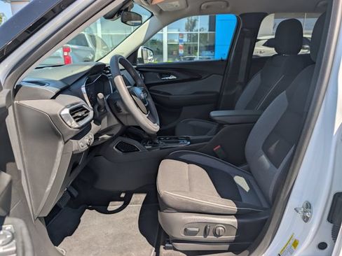 Used 2023 Chevrolet TrailBlazer LT FWD image 10