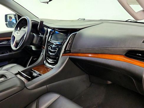 Used 2019 Cadillac Escalade Premium Luxury AWD/4WD image 28