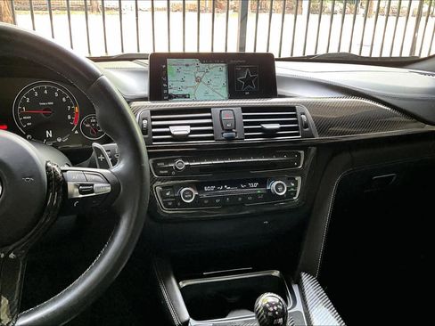 Used 2017 BMW M4 Coupe image 6