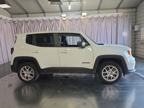 Used 2023 Jeep Renegade Latitude AWD/4WD image 9