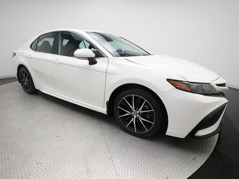 Used 2024 Toyota Camry SE AWD/4WD image 34