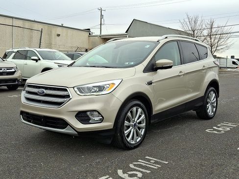 Used 2017 Ford Escape Titanium image 3