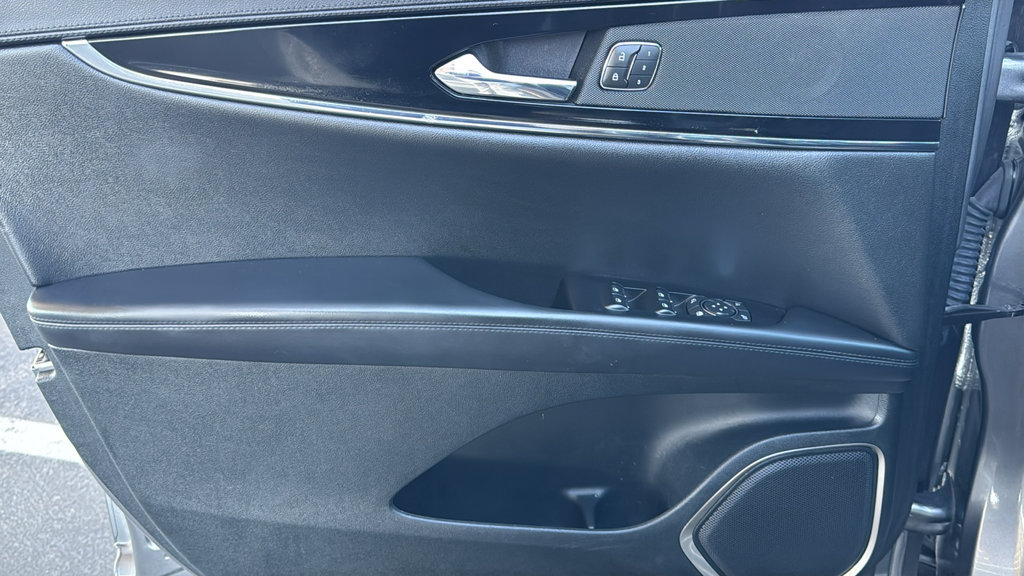 Used 2022 Lincoln Nautilus FWD w/ Premium Package image 19