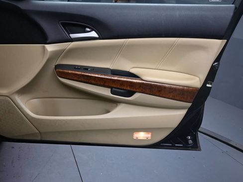 Used 2011 Honda Accord EX-L image 29