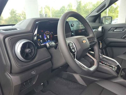 New 2024 Chevrolet Colorado LT w/ LT Convenience Package III image 10