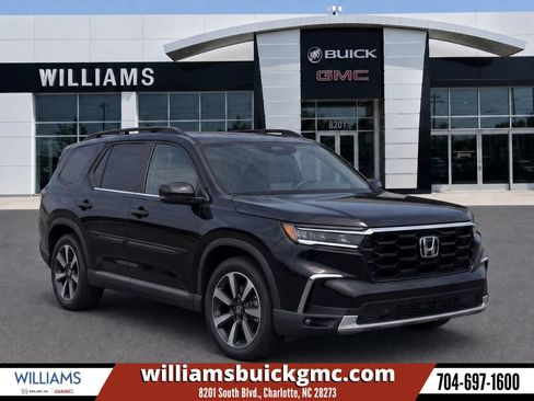 Used 2023 Honda Pilot Touring image 1