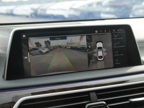 Used 2022 BMW 750i xDrive image 12