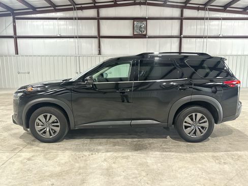 Used 2025 Nissan Pathfinder SV AWD/4WD image 2