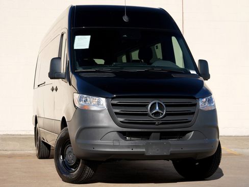 Used 2024 Mercedes-Benz Sprinter 2500 image 4
