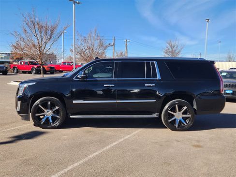 Used 2017 Cadillac Escalade ESV Luxury image 7