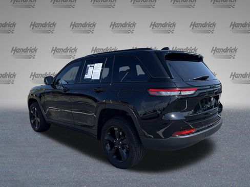 Used 2025 Jeep Grand Cherokee Limited w/ Black Appearance Package RWD image 7