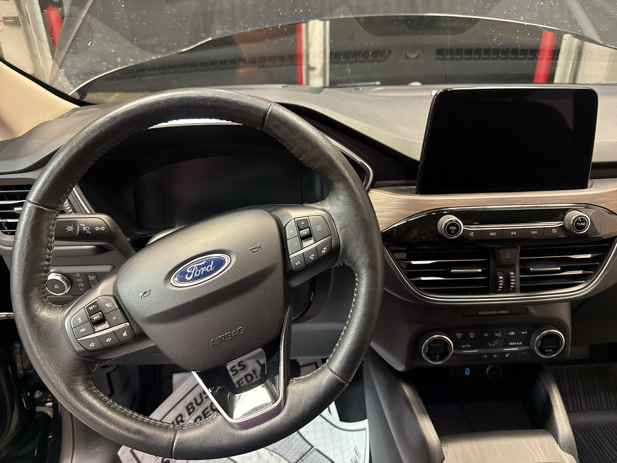 Used 2020 Ford Escape Titanium AWD/4WD image 18