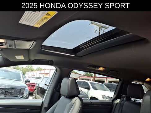 Used 2025 Honda Odyssey Sport-L image 12