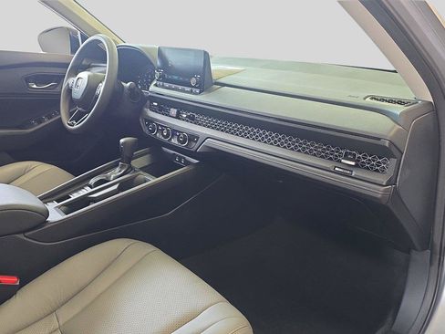 Used 2025 Honda Accord SE image 16