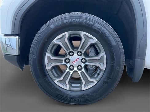 Used 2025 GMC Sierra 1500 SLT image 15