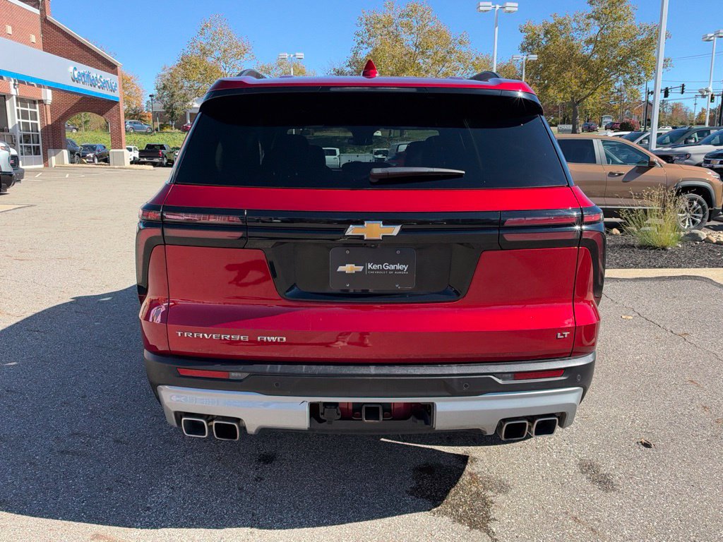 Used 2024 Chevrolet Traverse LT w/ Trailering Package AWD/4WD image 16