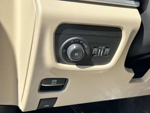 Certified 2023 Jeep Grand Cherokee Limited w/ Trailer Tow Prep Group (B) image 30