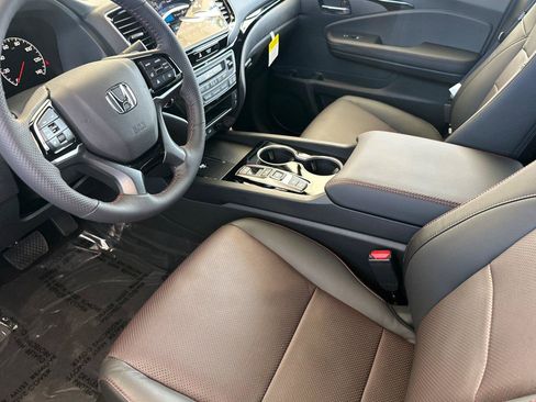 New 2026 Honda Ridgeline Black Edition image 9