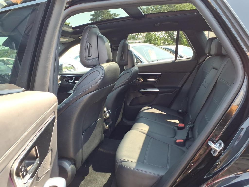 Used 2023 Mercedes-Benz GLC 300 4MATIC image 16