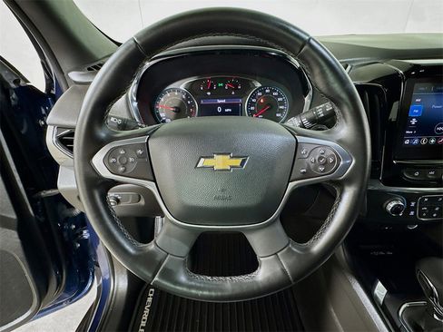 Used 2023 Chevrolet Traverse LT image 9