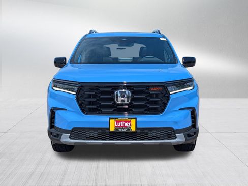 Used 2024 Honda Pilot TrailSport image 2