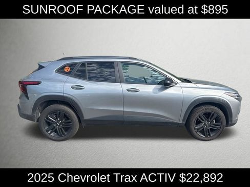 Used 2025 Chevrolet Trax ACTIV w/ Sunroof Package FWD image 2