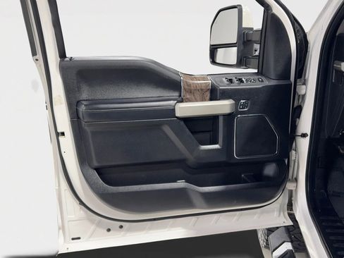 Used 2017 Ford F250 Lariat w/ Lariat Value Package image 19