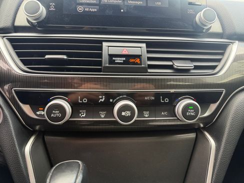 Used 2019 Honda Accord Sport image 12