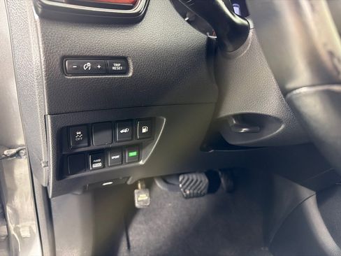 Used 2018 Nissan Rogue SV AWD/4WD image 13