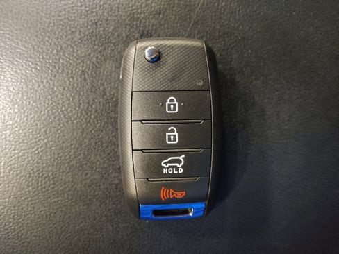 Used 2020 Kia Sorento LX image 32