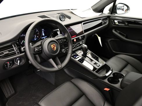 Certified 2026 Porsche Macan Turbo AWD/4WD image 4