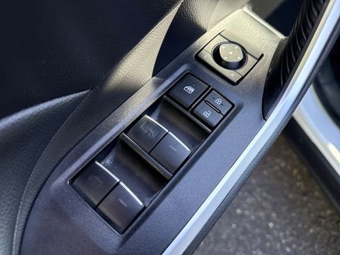 Used 2025 Toyota RAV4 XLE AWD/4WD image 28