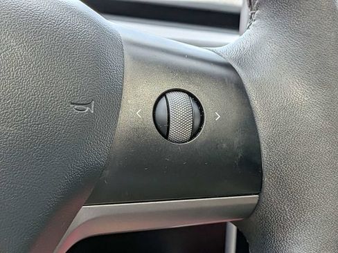 Used 2021 Tesla Model Y Long Range AWD/4WD image 26