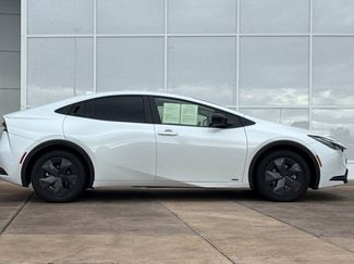 Used 2025 Toyota Prius LE video 3