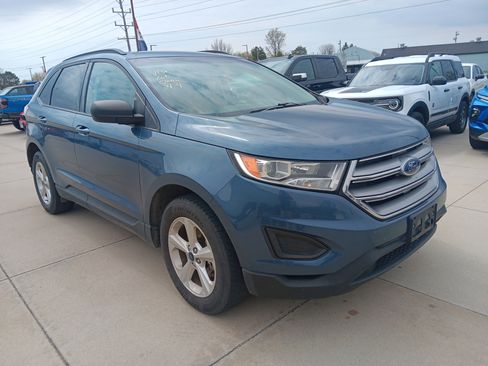 Used 2018 Ford Edge SE image 3