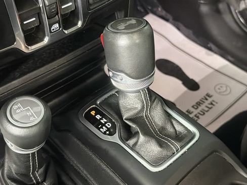 Used 2021 Jeep Wrangler Unlimited Sahara w/ Uconnect 4C Nav & Sound Group AWD/4WD image 17