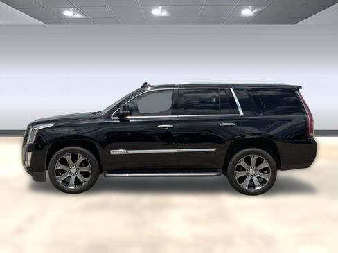 Used 2016 Cadillac Escalade Luxury RWD image 2