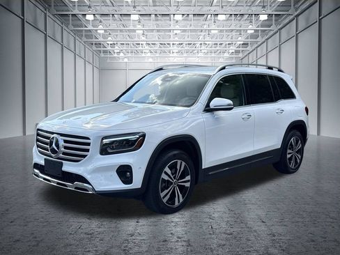 Used 2025 Mercedes-Benz GLB 250 4MATIC image 3