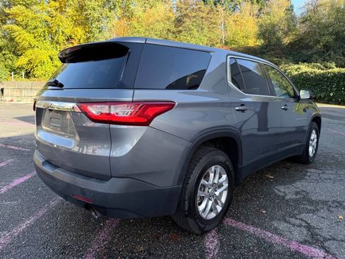 Used 2021 Chevrolet Traverse LS image 22